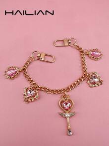HAILIAN 以美丽少女的魔法棒和水滴宝石为主题设计的合金包包延长链及包包肩带。搭配镶嵌珍珠钻石的魔法棒，象征着智慧与善良，以及交织枝条支撑的心形和闪亮的水滴。可用作包包挂件、延长链、包包肩带，当然也可以作为送给家人、朋友、爱人的小礼物。 - 彩色 - 查看 6