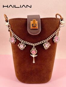 HAILIAN 以美丽少女的魔法棒和水滴宝石为主题设计的合金包包延长链及包包肩带。搭配镶嵌珍珠钻石的魔法棒，象征着智慧与善良，以及交织枝条支撑的心形和闪亮的水滴。可用作包包挂件、延长链、包包肩带，当然也可以作为送给家人、朋友、爱人的小礼物。 - 彩色 - 查看 8