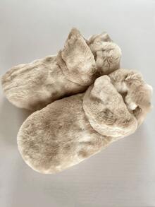 1双保暖隔热内衬室内拖鞋袜，柔软鞋底，男士冬季舒适袜