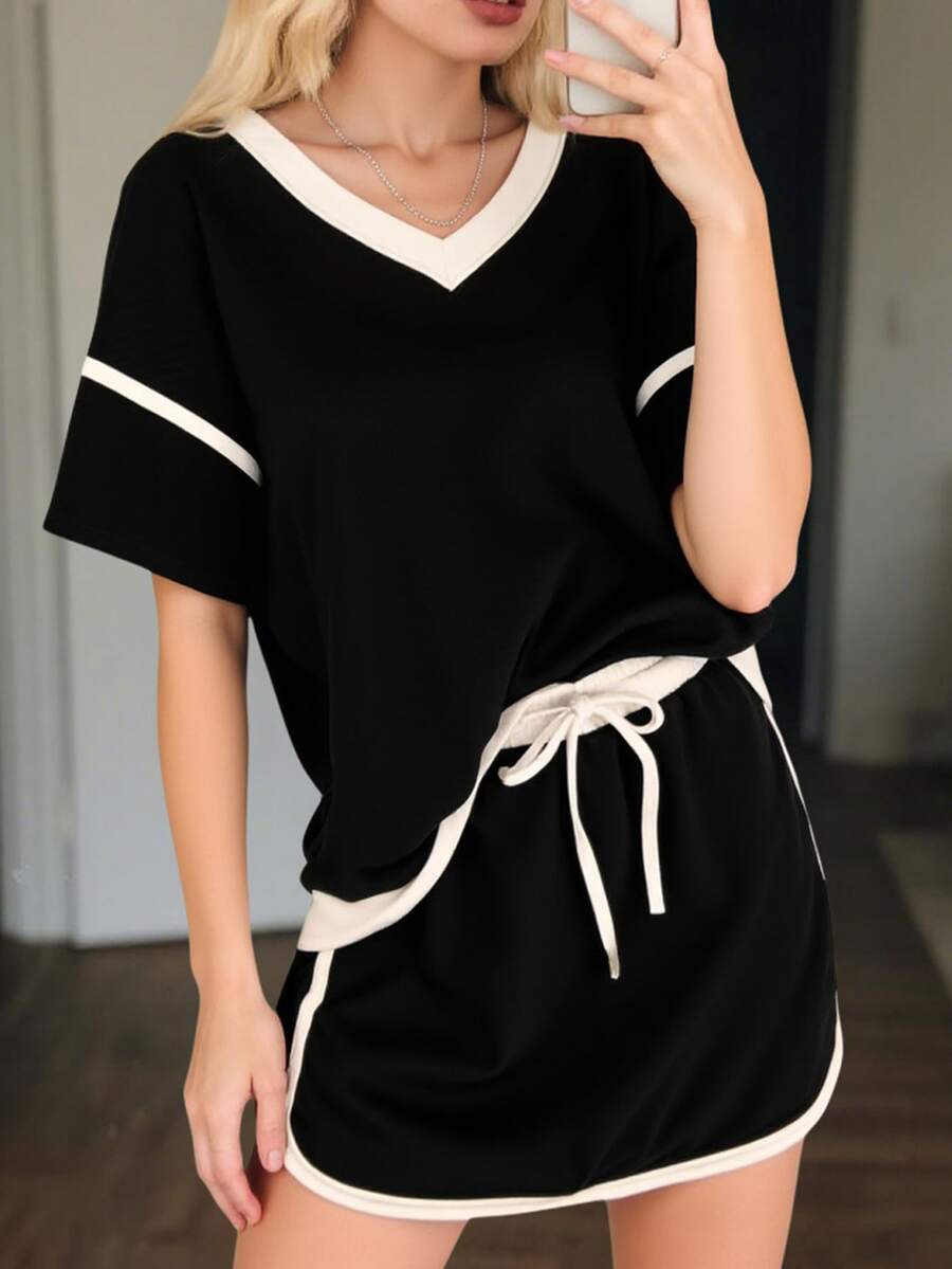 Black Lounge Set For Women With White Contrast Trim  Short Sleeve Top And Drawstring Shorts, Women's Cozy Two-Piece Outfit For Home Relaxation And Cloud-Like Comfort - 黑色 - 查看 1
