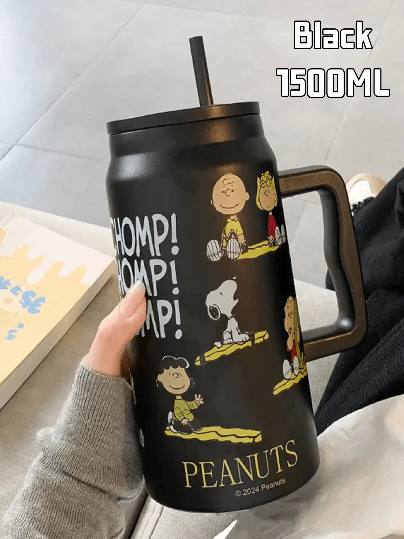 Snoopy CHOMP Black Tumbler Cup 1500ml, Unique Design, Large Handle for Convenience, Contain PP Straw, Stainless Steel Inner Liner, Ideal for Outdoor or Indoor Use - 黑色 - 查看 1