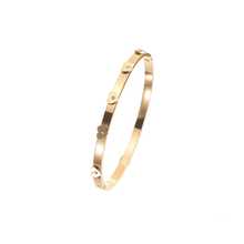 1 Stück elegantes französisches Stil Armband aus Titan-Stahl mit mehreren Elementen, mit Schmetterling-, Herz- und Hohldesigns, geeignet für Partys, Musikfestivals, Geschenke, Alltagstragen. Schmuck, der nicht leicht verblasst.