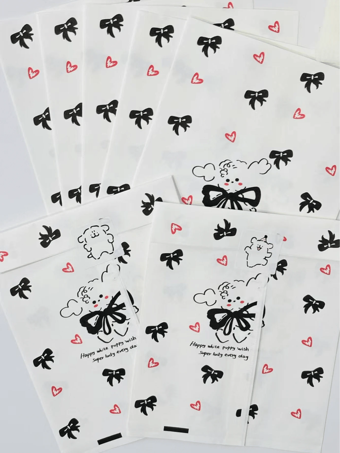 50 pièces Sacs cadeaux en papier de 4,7 x 6,7 pouces, sacs cadeaux avec motif nœud et cœur, sacs cadeaux épais et de qualité supérieure, sacs de rangement pour cadeaux mignons et de dessin animé, sacs cadeaux pour accessoires, convenant pour les sacs cadeaux faits maison, l'emballage de Noël, la Saint-Valentin, les bonbons, les mariages, les anniversaires et les fêtes.