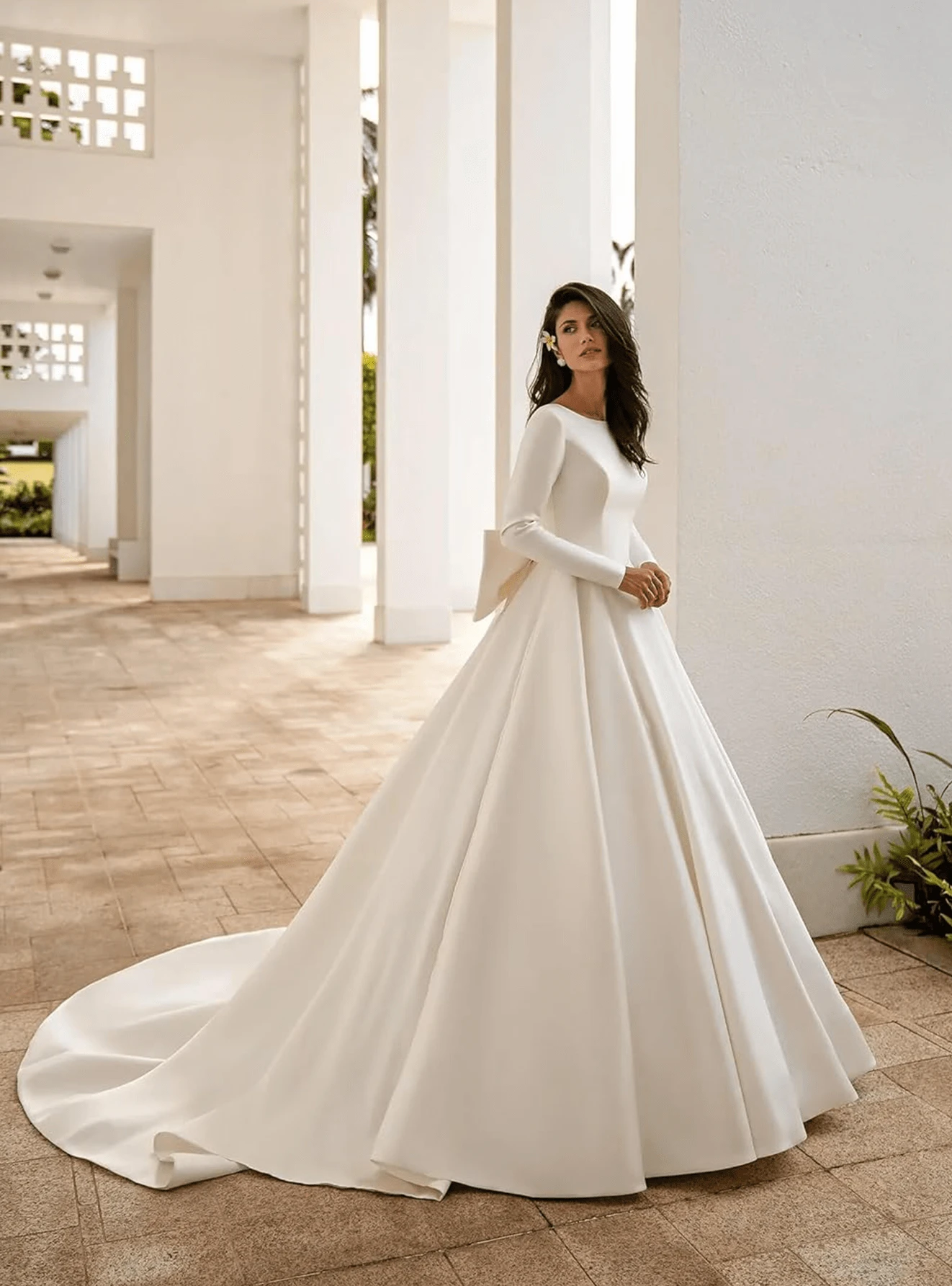 1pc White Boat Neck Long Sleeve Satin BAll Gown Wedding Dress With Bow & Train, Elegant Bridal Gown, All Seasons, Elegant And Comfortable, The Perfect Holiday Gift, Suitable For Wedding,Party, Singles' Party,Vacation,Bride,Formal Occasions,Dinner Dress,Prom Dress,Homecoming Dress,Cocktail Party,Birthday Party - 白色 - 查看 1
