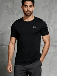Under Armour Men's Quick-Dry T-Shirt, Black, Fitness Top, Running & Workout & Casual, Slim Fit, Lightweight And Breathable Short-Sleeve Crew Neck Training T-Shirt, Vanish Seamless SS 1382801-001