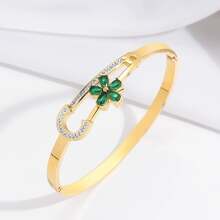 1 Stück elegantes französisches Stil Armband aus Titan-Stahl mit mehreren Elementen, mit Schmetterling-, Herz- und Hohldesigns, geeignet für Partys, Musikfestivals, Geschenke, Alltagstragen. Schmuck, der nicht leicht verblasst.