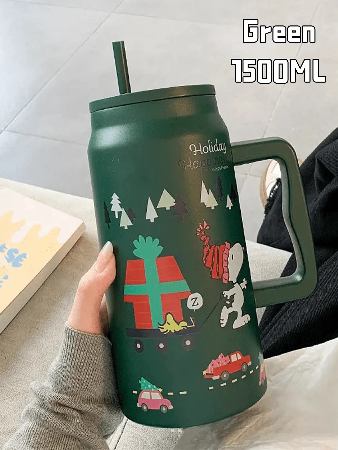 SNOOPY HAPPY HOLIDAY GreenTumbler Cup 1500ml, Unique Design, Large Handle for Convenience, Contain PP Straw, Stainless Steel Inner Liner, Ideal for Outdoor or Indoor Use - 綠色 - 查看 1