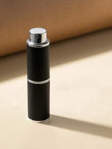 Bottiglia da viaggio in pelle da 8 ml, con rotazione per dosare il profumo, design senza tappo per un trasporto più comodo, bottiglia dosatrice portatile a pressione, adatta per famiglia, viaggi e pendolarismo. Regali per festival (disponibile in più colori)