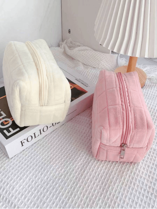 1pc Cute & Soft Plush Travel Makeup Bag Large Capacity Lightweight Toiletry Handbag Multifunctional Cosmetic Organizer Cute Handbag Wallet Pouch Case Portable Cosmetics Brush Storage Clutch With Zipper Closure For Lipstick, Brush, Skincare, Mobile Phone, Coin, Small Items, For Home, Travel, Vacation And School Essentials Gifts Storage Zipper Accessories Nail Wear Resistant