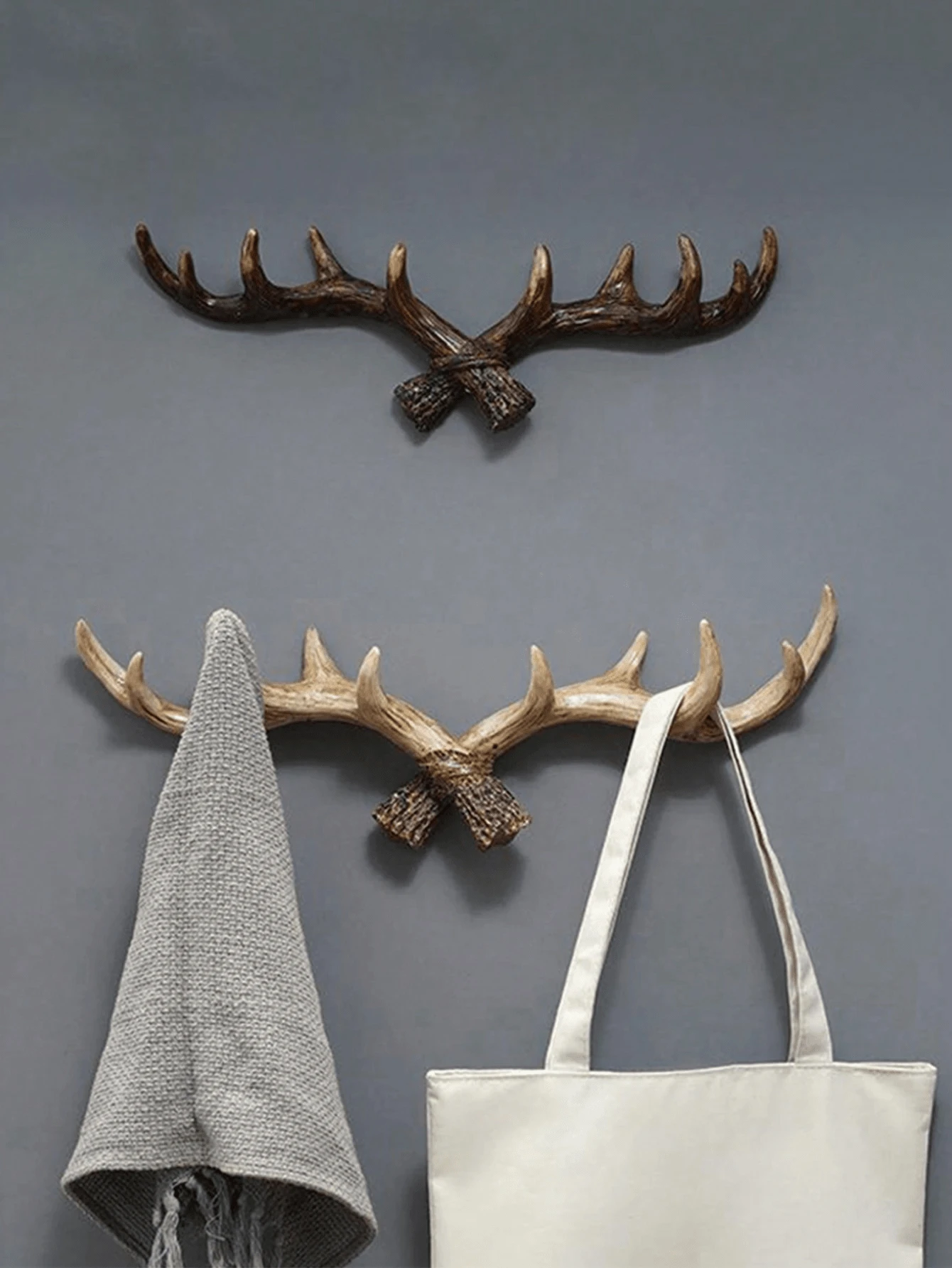 1 PC Vintage Antler Decorative Hook - Suitable For Wall-Mounted Hanging Of Coats & Keys. Ideal For Home Entryway Decoration, Clothing Store Porch Display. Also For Hanging Scarves In Bedrooms & Bags In Studies. Practical Decorative Item For Delicate Homeowners, Clothing Store Owners & Retro-Style Enthusiasts. Solves Dull Walls & Messy Small Items Issues, Balances Aesthetic Decoration & Hanging Storage Functions.