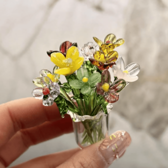 玻璃花盆装饰、小花瓶、情侣小雕像 - 桌面装饰。手工制作的玻璃人造马蹄莲和郁金香花束，非常适合情人节、父亲节、母亲节、教师节、复活节、儿童节、国际妇女节，或作为人造花婚礼装饰。