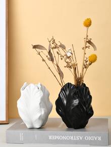 This Compact Resin Vase Is Suitable For Modern Home Decor. The Coral Resin Vase Complements The Scandinavian-Style Grid Grass, Making It An Ideal Choice For Coffee Tables, Offices, Bookshelves, And Living Rooms. Vase/Glass Vase - Multicolor - View 3