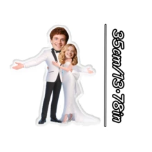 1 Almohada personalizada y personalizada: admite personalización de patrones de rostro de pareja única, utilizando tecnología de impresión de alta definición de doble cara, diseñada con un concepto de tema de boda. La almohada y la funda de almohada están hechas de tela suave y amigable con la piel, combinando la comodidad del lavado a máquina y el cuidado del lavado a mano. Adecuado para aniversarios, aniversarios de bodas, bodas y regalos de cumpleaños.