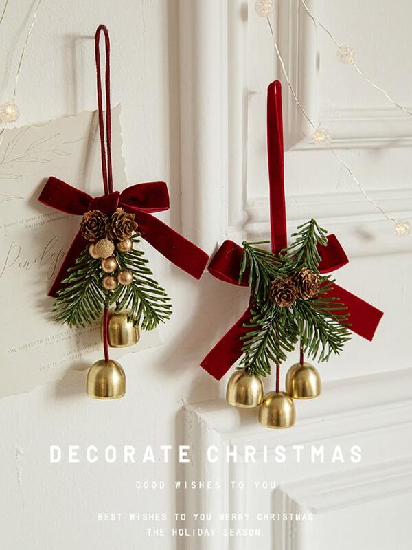 Enfeite de Natal com laço de veludo e sinos - Decoração festiva de Natal, design de pinha em metal e acrílico, perfeito para decoração de casa e festas, enfeites de Natal, decoração de parede 2025, decorações de Natal para casa, presentes de Natal, decoração de quarto para mulheres, enfeites de Natal, decoração para quarto, decoração de inverno.
