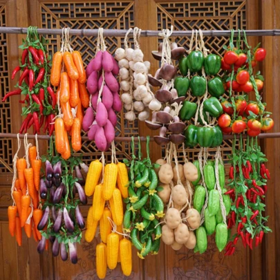 M.S MO SHI HOME FURNISHINGS 1pc Realistic Vegetable & Fruit Garland, Lifelike Vegetable & Fruit Wall Decor Wreath, Chili Corn Hanging Prop, Artificial Vegetable Decor, Plastic Hanging Ornament, Home Kitchen Decor Hanging Rope, Photography Prop, Easter, Christmas Decoration, Party, Garden Decor, Home Decor, Kitchen Decor, Wall Decor, Farm Theme Kitchen Party Wall Decor, Holiday Decoration, Ornament