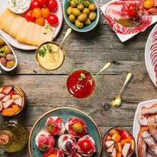 4/6 lingurițe mini de desert din oțel inoxidabil argintiu/auriu de înaltă calitate, 4,5 inch, lingurițe pentru înghețată, lingurițe pentru sos, lingurițe pentru condimente, lingurițe de cafea, lingurițe de ceai, ustensile de bucătărie, lustruite oglindă, ideale pentru înghețată/sos/cafea/Crăciun/Halloween/Paște/Ziua Recunoștinței