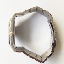 Seiko Reloj de cuarzo para hombre, correa de acero plateado y dorado, esfera blanca, adecuado para uso diario de negocios SGEF45J1