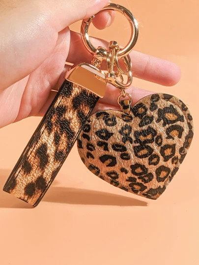 Llavero de coche con estampado de leopardo, llavero de piel sintética con diseño de corazón de leopardo a la moda, accesorio de uso diario duradero y elegante, regalo para parejas, mujeres y hombres