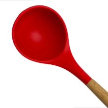Concha de Feijão Sopa e Caldo 32cm Silicone Vermelha Cabo de Madeira Utensílio Cozinha - Vermelho - Visão 4