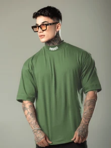 DMUNIZ Oversized Streetwear Turtleneck T-Shirt With Glorious Print On The Collar - 墨綠色 - 查看 4