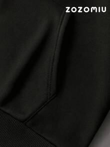 Hoodie Negra para Mujer con Estampado "New York Brooklyn" en Letras Rosas de Estilo Urbano Moderno con Inspiración Universitaria, Ideal para Looks Casual-Chic que Combinan Comodidad, Actitud y un Toque Femenino Inspirado en la Moda de las Calles de Nueva York - Negro - Ver 3