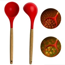 Concha de Feijão Sopa e Caldo 32cm Silicone Vermelha Cabo de Madeira Utensílio Cozinha - Vermelho - Visão 2
