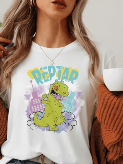 Nickelodeon Camiseta informal de manga corta con cuello redondo y estampado de reptiles para mujer | playera mujer, playera estampado, playera dinosaurio, playera Reptar, playera manga corta, playera casual, playera juvenil, playera divertida, playera moderna, playera urbana