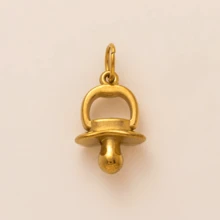 1 件时尚金钥匙飞机扑克骰子自行车皇冠脚吊坠，电镀 18K 金，展现女性优雅魅力。DIY 珠宝配饰、项链、手链、钥匙扣和护身符易于搭配，可作为精美吊坠佩戴，适合妻子和母亲自由搭配。 - 金色 - 查看 14