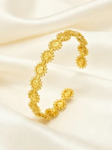 1pc Fashionable Stainless Steel Gold Smiling Face Bracelet, Jewelry Designed For Women, Suitable For Daily Wear, Parties, Holidays, Great Gift For Friends And Mothers