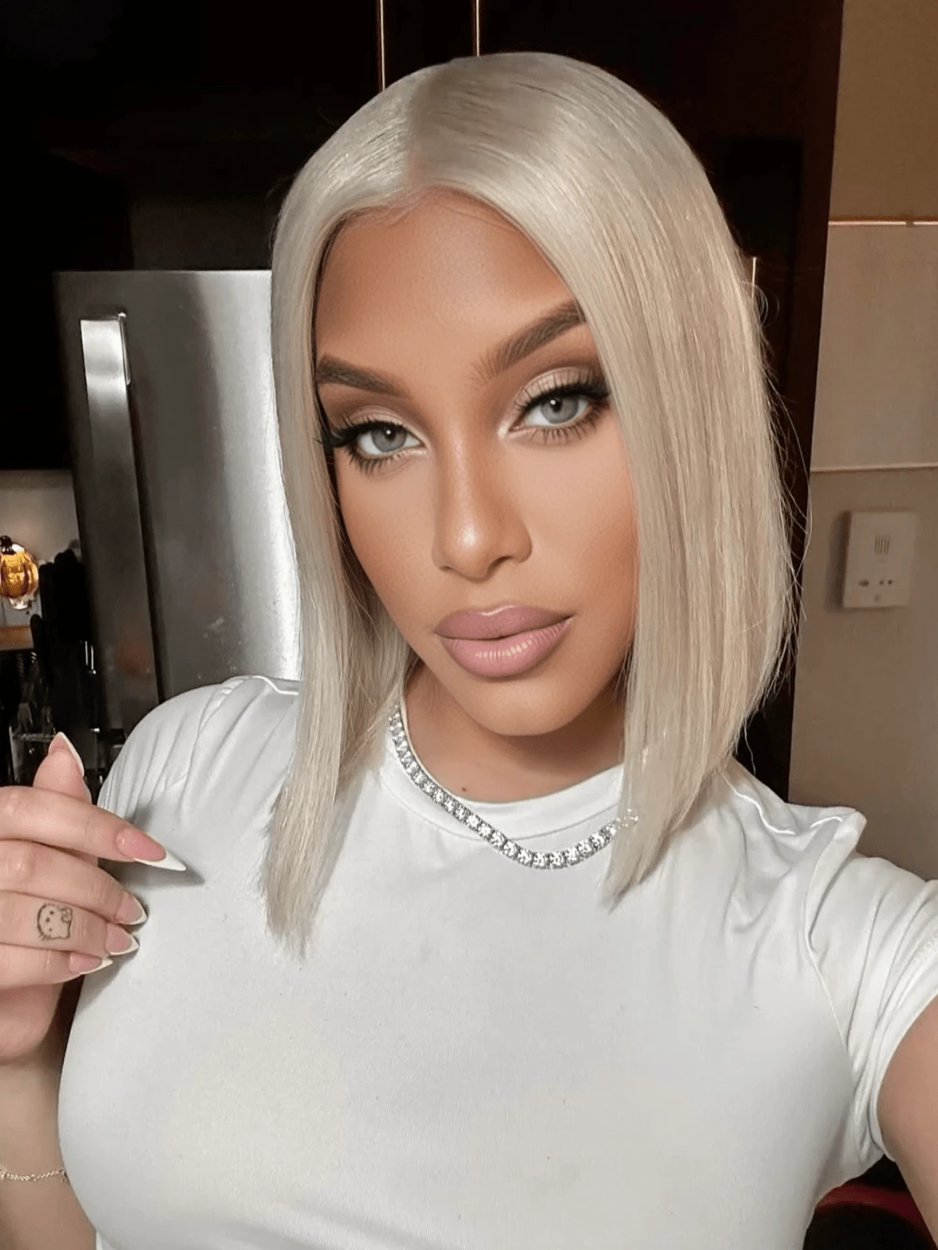 Platinum Blonde Straight Wig Human Hair 250 Density Bob Glueless Wigs Human Hair Pre Plucked With Baby Hair Put On And Go Brazilian Virgin Colored 13x4 HD Transparent Short Silky Straight Lace Front Wigs Human Natural Hairline - 米色 - 查看 1