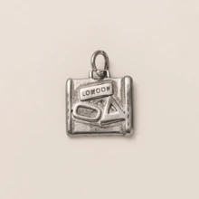 1 pieza Taza de té de lencería de acero de color, bola de cristal, corona de niña pequeña, sombrero de la ciudad Blender, colgante de acero inoxidable, se puede usar para hacer collares, pulseras, aretes, llaveros, etc. Material de acero inoxidable chapado en oro de 18K, joyería, cuentas decorativas, joyería de mujer, joyería DIY, joyería de llavero, joyería de acero inoxidable, colgante de acero inoxidable.