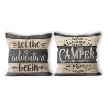 2 poszewki na poduszki z motywem kempingowym, 45 x 45 cm – rustykalny, drewniany wzór z gwiazdami, księżycem, drzewami i symbolami kempingowymi, zapinane na zamek, poliester, nadające się do prania w pralce, idealne do kamperów, przyczep kempingowych, dekoracji namiotów, akcesoriów kempingowych | Wystrój w stylu rustykalnym | Poszewki na poduszki zapinane na zamek, poduszki kempingowe