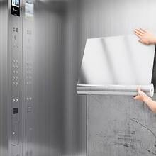 Papel contact de aço inoxidável, rasgue e cole, à prova d'água, à prova de óleo, adesivo resistente ao calor para parede e bancada de cozinha, papel de parede de metal prateado, adequado para backsplash de cozinha, papel de parede autoadesivo, lava-louças, película protetora para renovação de eletrodomésticos de geladeira