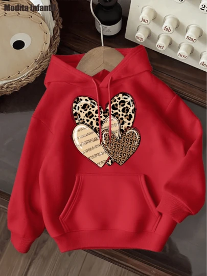 KID003|sudadera para niña|Sudadera con capucha Otoño/Invierno 2025|Sudadera estampada elegante para edades de 3 a 15 años|Cómodo y cálido|Enviado desde México|Temporada de regreso a clases|Halloween |Para uso diario y regreso a clasesSudadera de manga larga negra con estampado de tres corazones leopard y textura atractiva, perfecta para un look casual y trendy
