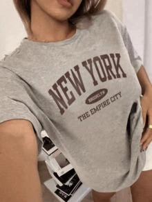 CAMISETA DE CUELLO REDONDO MANGA CORTA IDEAL PARA TI CON ESTAMAPDO DE NEW YORK BROOKLYN THE E - Gris - Ver 1