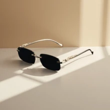 1 副轻质无框防蓝光时尚眼镜，金属框架和 PC 框架可选，适合日常通勤。适合长期使用电脑、手机、屏幕、工作人员和装饰性佩戴