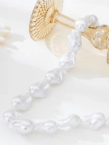 French Light Luxury Long Asymmetrical Faux Pearl Necklace Female Baroque Faux Pearl Senior Sense Female All Match Faux Pearl Necklace.