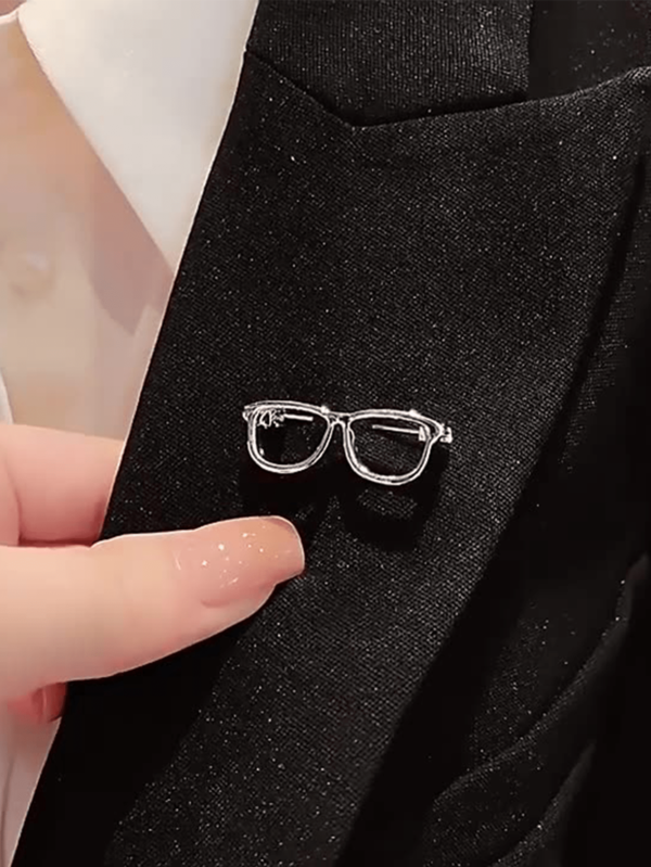 Cute Cartoon Mini High-End Minimalist Smooth Glasses Brooch For Women, Versatile Niche Personalized Accessory Christmas Gift