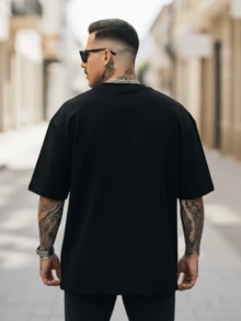 Playera Hombre Oversize Negra 220g 100% Algodón Puro: Cuello Redondo Clásico, Drop Shoulder, Corte Ancho, Suave y Cómoda. Ideal Streetwear, Hip Hop, Básica de Gimnasio y Uso Diario - Negro - Ver 3