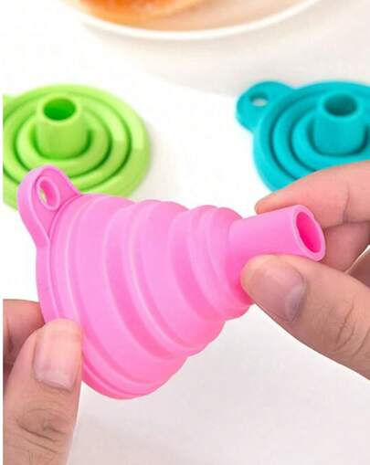 1 pieza de embudo plegable de color aleatorio, conveniente para llevar, adecuado para cocinas, automóviles, campamentos
