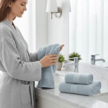 超柔软浴巾 - 速干、超强吸水、亲肤、现代几何设计，适合家庭浴室使用，是圣诞节送礼的完美选择，也适用于美容院、酒店、运动场所、家居等场所，是护肤的理想之选。