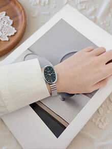 1 chiếc đồng hồ nữ thạch anh tròn kiểu cổ điển tối giản, thời trang và đa năng, phù hợp để đeo hàng ngày. - Đen và trắng - Xem 5