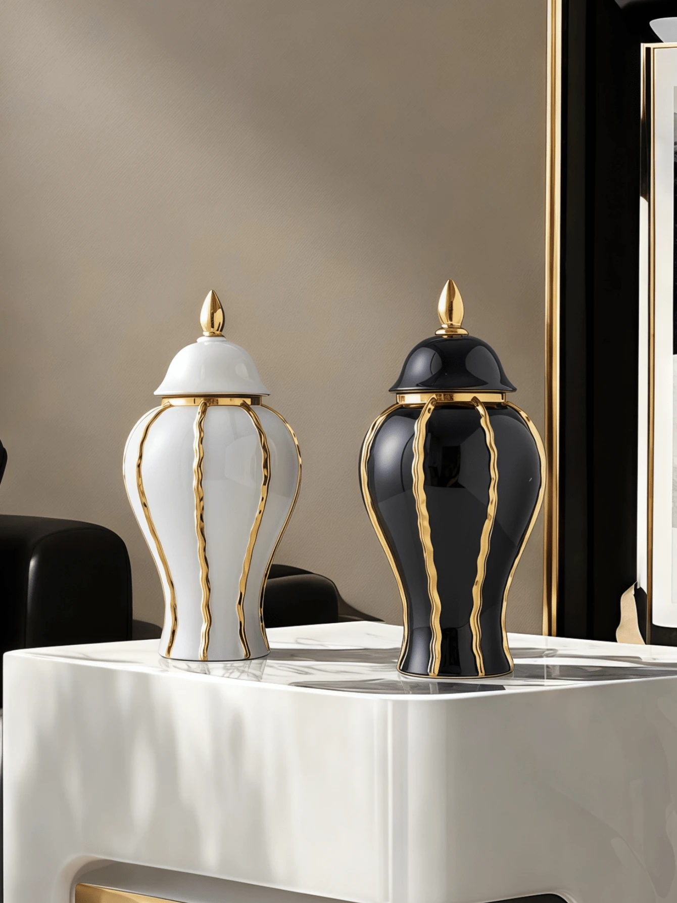 1 pieza Jarrón curvo de cerámica de lujo y alta gama con acabado dorado, adecuado para colocar flores frescas en la mesa de la sala de estar, escritorio de oficina, decoración con flores secas y como un hermoso adorno de jarrón para el estudio.