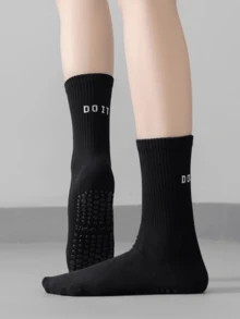 1 Paar rutschfeste, atmungsaktive Sport-Yoga-Socken mit Silikonbeschichtung, einfarbig mit Buchstaben-Motiv, knöchellang, geeignet für Zuhause, Fitnessstudio, Outdoor-Sport, Yoga, Tanz, Pilates, stoßabsorbierend