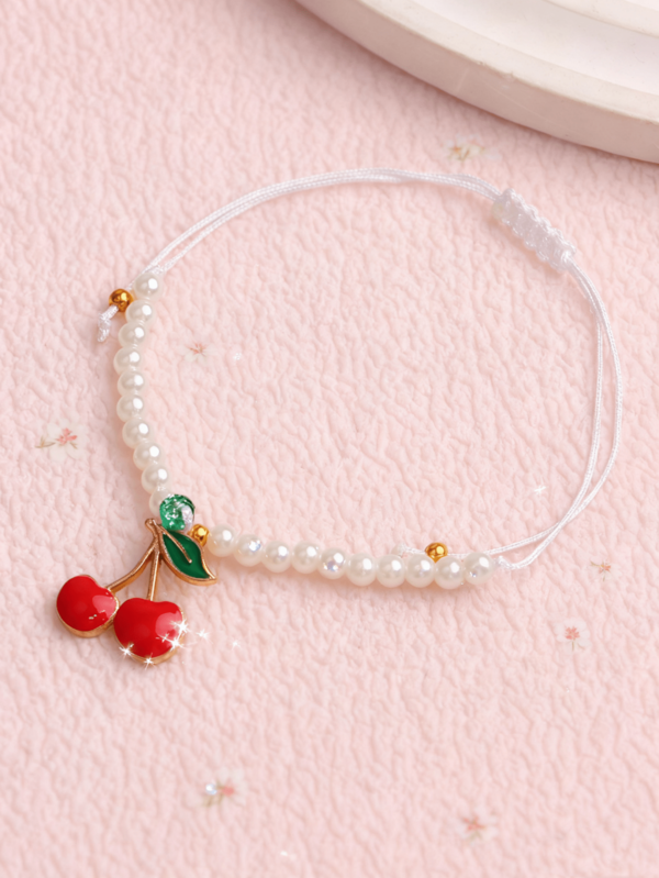 1 Stück modischer, frischer, gefälschter Perlenarmband mit roter Kirsche Anhänger für Mädchen, exquisit, elegant, süß für Alltag, Geburtstag, Reise, Freunde, Geschenkschmuck