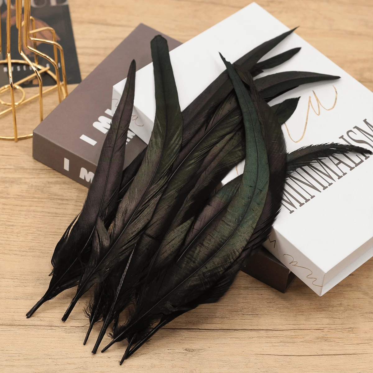 30 Pieces Of Black Rooster-Feather-Like Mixed Color Tail Feathers, Each 30-35 Cm Long, In Various Mixed Colors. Suitable For Wedding Decorations, Headpieces, Costume Parties, Craft Materials, DIY Projects, Hair Accessories, Clothing Embellishments, Decorative Feathers, High-Quality Handmade Feathers, Holiday Crafts, And Event Decorations. - 8#黑色 - 查看 1