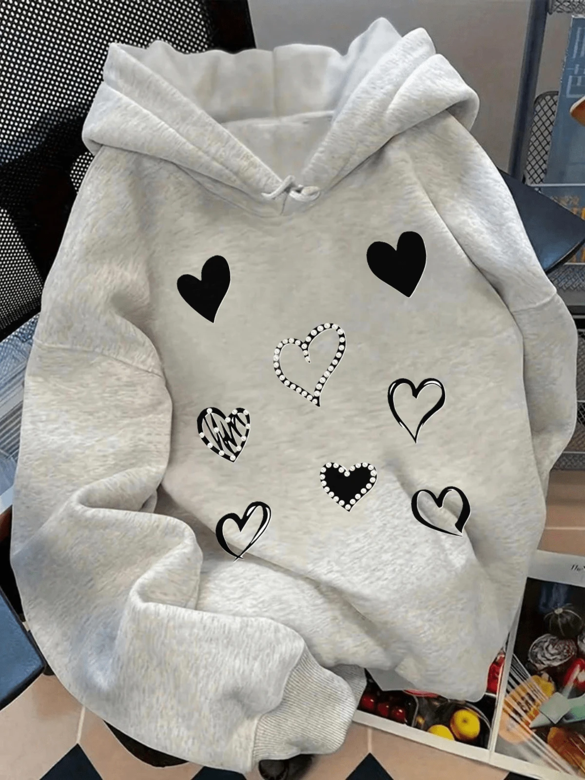 Sudadera hoodie sweatshirt dama mujer gorro capucha manga larga estampado corazones imitación diamante perla otoño invierno - Gris Claro - Ver 1