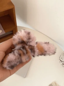1pc Leopard Print Fluffy Large Hair Clip, Versatile For Autumn/Winter Fall Claw Clip Hair Accessories For Women For Vacation Outfits Woman Elegant Hair Clutch