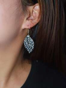 1 Pair Minimalist Elegant Vintage Silver Hollow Tree Leaf Design Earrings