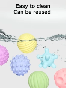 1个/3个/6个装宠物犬猫磨牙玩具。它们可以发出声音，帮助磨牙和清洁牙齿。球形设计可以吸引狗狗的注意力，促进互动。它们是有趣的宠物玩具。